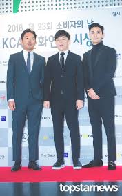 얼마전 김강우의 결혼식에 참석한 하정우~ 하얀색 자켓에 청바지 그리고 선글라스로 마무리를 한 깔끔한 스타일의 하정우. ì£¼ì§€í›ˆ ì •ìš°ì„± ê°•ë™ì› ì¡°ì¸ì„± í•˜ì •ìš° í‚¤ ë¯¸ìš© íŒ¨ì…˜ ì¼ë² ì €ìž¥ì†Œ