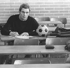 Reiner calmund „kompetenz und leidenschaft, das ist die formel zum erfolg reiner calmund, jahrgang 1948, ist fußballexperte und manager. 50 Jahre Bundesliga Als Reiner Calmund Helmut Kohl In Die Quere Kam Welt