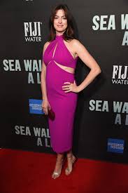 As a youngster, she was accepted into the barrow group theater company. Anne Hathaway Style Anne Hathaway Fashion Pictures