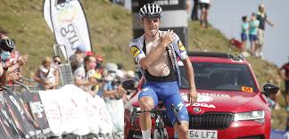 Mathieu van der poel went nuts at strade bianche 2021 men's race, dropping the hammer on alaphilippe and bernal in the last climb to the piazza. Wout Van Aert En Remco Evenepoel Maken Kans Op Velo D Or Wielerflits