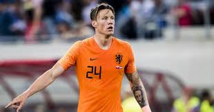 Assisted by memphis depay with a through ball. Az Confirms Millionthransfer Weghorst This Is A Very Nice Step