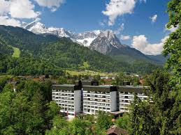 It was the site of the 1936 winter olympics , the first to feature alpine skiing. Mercure Hotel Garmisch Partenkirchen Garmisch Partenkirchen Updated 2021 Prices