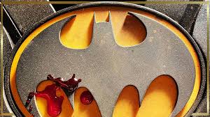 Michael keaton, who starred in 1989's batman, revealed he hasn't seen a comic book movie since then. First Look Michael Keaton S Batman Logo From The Flash Future Of The Force