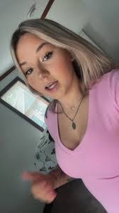 Laura Longnecker's Instagram, Twitter & Facebook