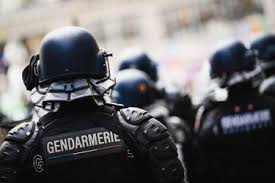 Les départs au sein de la police et de la gendarmerie battent des records