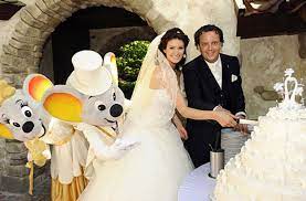 Hitta perfekta miriam mack bilder och redaktionellt nyhetsbildmaterial hos getty images. Stuttgarter It Girl Miriam Ivancan Heiratet Europapark Spross Stuttgart Stuttgarter Zeitung
