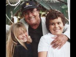 In 2016, he was awarded albanian citizenship due to his close ties with the country. Loredana Lecciso Natale Con Albano La Foto Di Famiglia Con Albano Junior E Jasmine Youtube