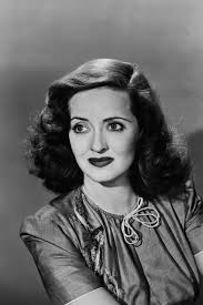 Oggi ho scoperto che la canzone "Bette Davis Eyes" parla in realtà di Bette  Davis e non di Bette Midler. Comunque, ecco alcune foto di Bette Davis  degli anni '30 e '40. :