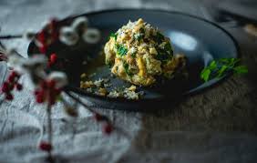 Grunkohlknodel Mit Haselnussen Und Parmesan Knodel Rezepte Lebensmittel Essen