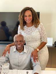 Isabel dos santos is an angolan businesswoman, the eldest child of angola's former president josé eduardo dos santos, who ruled the country. Isabel Dos Santos Photos Facebook