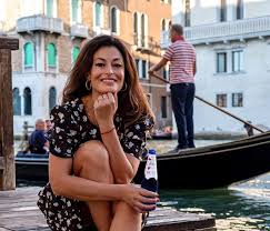 Η ιταλοελληνίδα ηθοποιός και μοντέλο, δωροθέα μερκούρη, λίγο πριν την προβολή της ταινίας. Dwro8ea Merkoyrh Panta Anoixth Sto Na 3anaerwteytw Kai Na 3anaplhgw8w In Gr