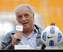 Alfio coco basile (bahía blanca, 1 de noviembre de 1943) es un exfutbolista y exentrenador argentino. Alfio Coco Basile Es El Nuevo Entrenador Del Racing Club Chicago Tribune