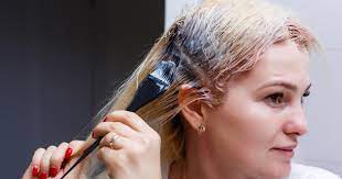 8 طرق لإزالة صبغة الشعر سوبر ماما