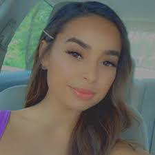 Francesca Huff's Instagram, Twitter & Facebook