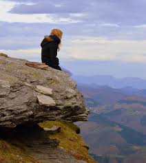 Gamapala singkatan dari gabungan pemuda pecinta alam. Wanita Duduk Tebing Gunung Berpikir Latar Belakang Meditasi Alam Luar Hiking Pxfuel