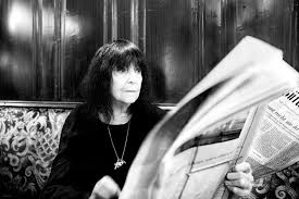 Friederike mayröcker, almanca konuşulan bölgenin en önemli çağdaş yazarlarından biri olarak kabul edilir. Friederike Mayrocker Cafe Sperl Wien Cafe Entropy