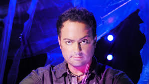 Drew Thomas: Get up close and personal with a magic man