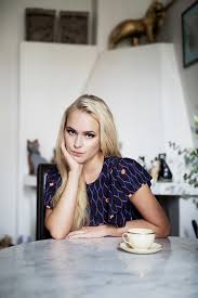 Linnéa myhre ga ut sin første roman i 2012, etter en sondre lerche og linnéa myhre har vært et par siden 2013, da han var. Linnea Myhre Synsam