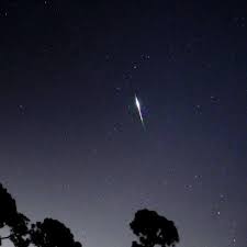 Hier leuchtet eine sternschnuppe über der israelischen siedlung luzit. Sternschnuppen Wie Die Lyriden Im April 2020 Am Besten Zu Sehen Sind Wissen