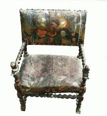 Summer is almost gone but there's still time to save! Comment Reconnaitre Une Chaise De Style Louis Xiii Du Languedoc Le Magazine Des Encheres