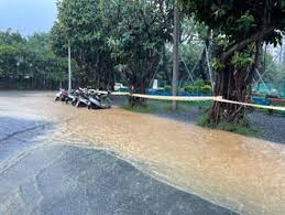 Jun 20, 2021 · 南台灣今早下起短延時強降雨，雨區逐步擴大至中部，高雄、屏東部分地區發布淹水警戒。水利署表示，這波降雨加上前幾天. ä¼˜äº«èµ„è®¯ è±ªé›¨æ¥è¢­æ±æ­¢ æ–°åº— ä¸­å'Œå¤šå¤„ç§¯æ·¹æ°´