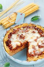 Spaghetti Auflauf Mit Schneller Hackfleischsosse Emmikochteinfach Rezept Spaghetti Auflauf Lebensmittel Essen Spaghetti Torte