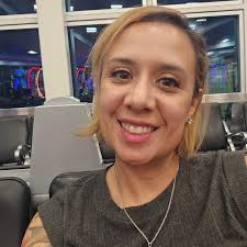 Yay!!! After months of being "grounded" I get to take an airport selfie! 🤗  Is it weird I missed the long walks through the airport, rolling bags, and  the hustle and bustle