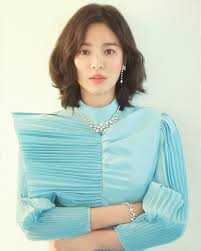 Shining more than ever, the korean actress wears with grace and character our iconic bee. Chaumet On Twitter For The March Issue Of Elle Korea The Gracious Songhyekyo Exhibits The Maison S Spirit Of Graceandcharacter Perfectly Wearing The Josephine Aigrette Imperiale Diamond Necklace Bracelet And Earrings Https T Co Comwoujda1