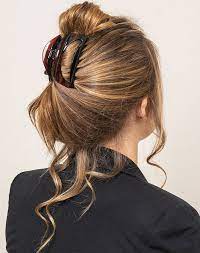 You could position your bun high on your head as a topknot, or go for an elegant low bun. 11 Easy Claw Clip Hairstyles To Try In 2021 Purewow