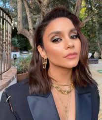 Vanessa has admitted to not being a huge fan of her curly hair growing up, and she oftentimes fought it. Vanessa Haircuts 12 Best Vanessa Hudgens Hairstyles Ever