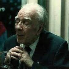 El ruin será generoso Y el flojo será valiente: No hay cosa como la muerte  Para mejorar la gente. Jorge Luis Borges