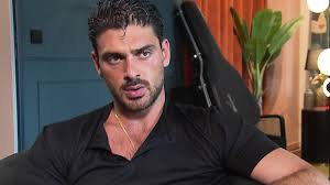 Die letzten tage ging es mir nicht gut, weil ich mich schlecht gefühlt hab, dass ich die meiste zeit nichts sinnvolles gemacht habe. 365 Tage Bosewicht Michele Morrone Verrat Wie Er Aufgewachsen Ist