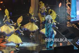 Lagu itu merupakan hasil kolaborasi bersama vokalis band sabyan, nissa dan penyanyi taufik batisah. Kolaborasi Siti Nurhaliza Nissa Sabyan Dan Taufik Batisah Republika Online