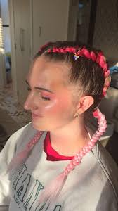 Goodmorning All, Can you guys please recommend some BOMB makeup artist