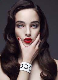 Red Lips Pale Skin Dark Brown Hair I Think This Is Absolutely Beautiful My Favorite Femin Pale Skin Hair Color Wedding Makeup For Brown Eyes Hair Pale Skin