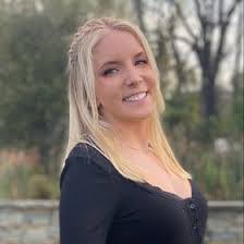 Helen Vanbuskirk's Instagram, Twitter & Facebook