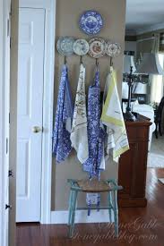 Awesome Plate Pedestals Mitzi Curi At Mitzi S Collectibles Created These Beautiful Plate Pedestals From Plates She Discovered A Old Plates Plates On Wall Decor