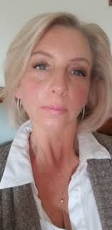 Anyone else think that berry cheeky smells just like two faces lip extreme  plumper? 😍