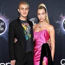 The break my heart singer, 25, won best pop. Dua Lipa Anwar Hadid Make Red Carpet Debut At The 2019 Amas Lipa American Music Awards Hot Fashion