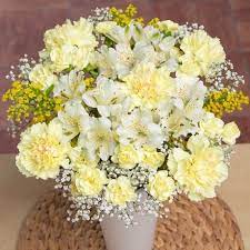 Bunches Co Uk Sunshine Bouquet L Fsunel A Beautiful Bouquet Which Celebrates The Bright Colours Of The Summer Yellow Carnations Carnations Carnation Bouquet