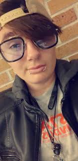 Hi new here, just looking to make new fem friends I'm 27 Cancer nation ￼