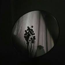 Juga populer dengan dua latar berbeda yaitu biru dan merah. Pin Oleh Lexy Di Dark Colors Fotografi Hitam Putih Fotografi Hitam Dan Putih