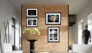 Dans le cas contraire, grattez les coulures, puis poncez le mur afin de l'aplanir avec. Cacher Un Mur Moche Solutions Faciles Cote Maison
