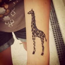 The pattern is very simple and small, just collaboration from some flower pattern. 100 Simple Henna Tattoo Designs