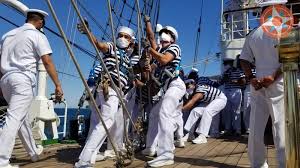 Da alcalde Kiko Munro bienvenida al Buque Escuela Cuauhtémoc