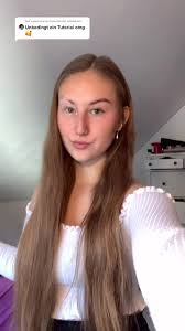 Ich hab oft auf tik tok diesen trend gesehen wo man sich mit socken locken macht und ich hatte jetzt vor die socken über nacht drin zu lassen.problem ist, ich glaube nicht das die morgen lange halten werden ‍(haare sind gewaschene und ich würde sie nass eindrehen). Sockenlocken Hashtag Videos Bei Tiktok