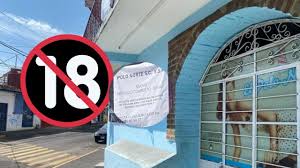 Local en Xalapa oferta servicios sexuales colgando muñeca inflable | La  Silla Rota