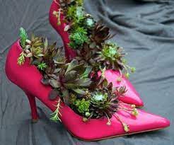 Containing all apartment garden essentials from chic planters to sleek tools and, most importantly, live green friends, it's a plant lady's dream come true: 35 Indoor And Outdoor Succulent Garden Ideas Shelterness Succulents Succulents Garden Planting Succulents