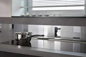 J aimerais avoir une crédence miroir. Une Credence De Cuisine Adhesive Miroir Et Inox Avec Metaldecor Metal Decor Credence Cuisine Credence Credence Inox