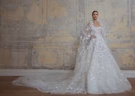 Weddings are (somewhat) a thing™️ again, since vaccinations are happening (ty, science!) and, following cdc guidelines, small, masked outdoor ceremonies are definitely safer than large gatherings. 2020 Luxury Wedding Dresses Arabia Weddings